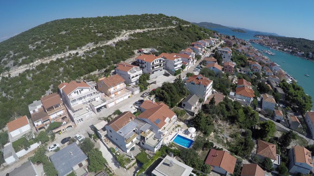 Villa Lana Apartments Tisno Extérieur photo